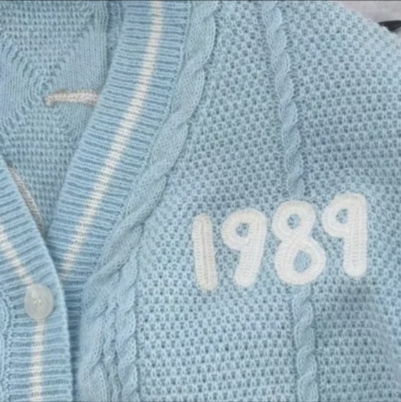 📢📢 LAST TWO Just In.... Taylor Swift Knock Off Cardigan Sweater - Picture 5 of 6